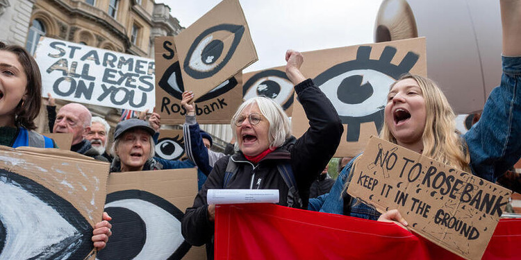 Hundreds Rally Against new Oil and Gas Drilling in London