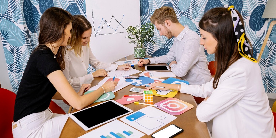 students attending a Instagram Marketing Course.