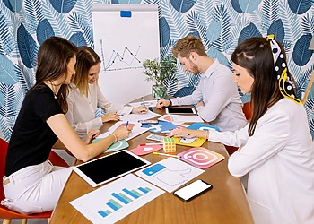 students attending a Instagram Marketing Course.