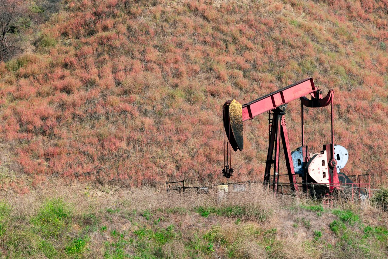 Industrial oil pumpjack