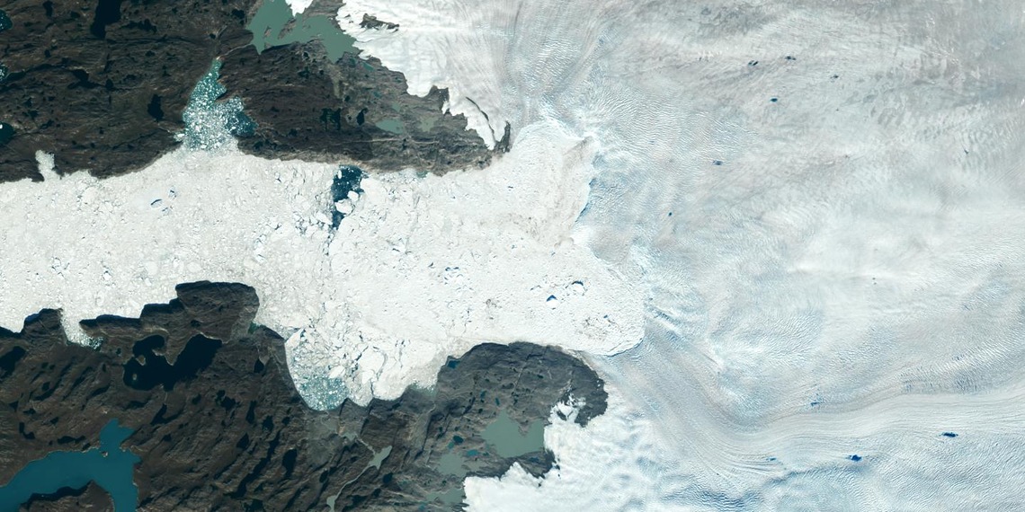Satellite images from 2022 (Main image) and 1985 (Figure A) capture the retreat of Jakobshavn Isbrae, a glacier on Greenland's western coast, as icebergs broke off its edge over nearly four decades.